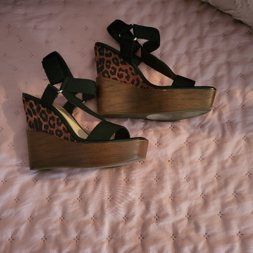 Shoes - Picture 2 of 3